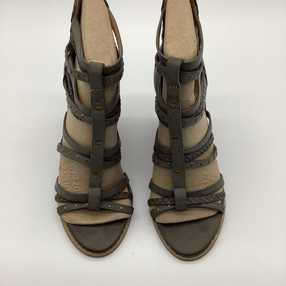 2103. Crown Vintage Strappy Wedge Sandal NWOT Size 8.5